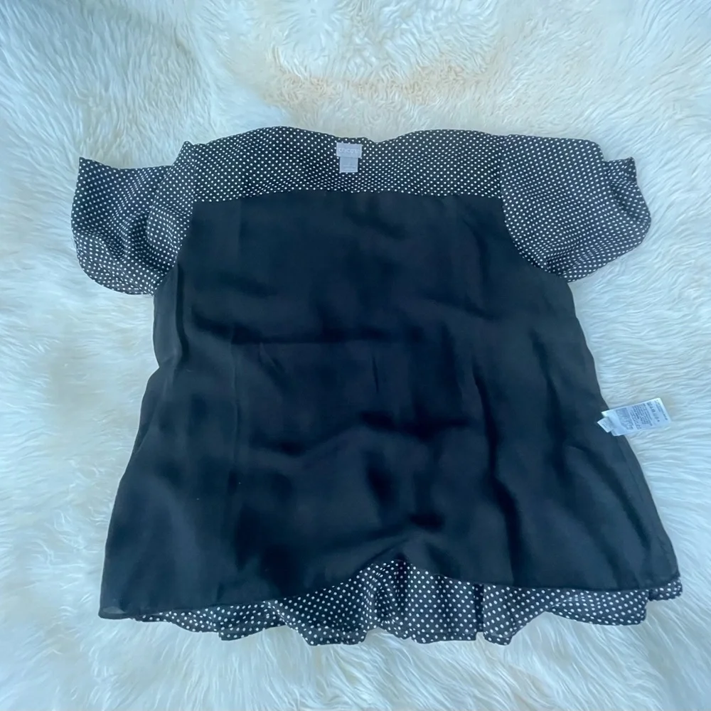 Chico’s Polka Dot flutter Sleeve Peplum Top. Size 2 (12/14). 100% polyester - Picture 7 of 9